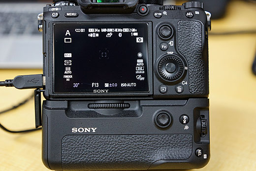 カメラ デジタルカメラ 縦位置グリップ『VG-C3EM』開梱レポート - ソニーの新商品レビューを 