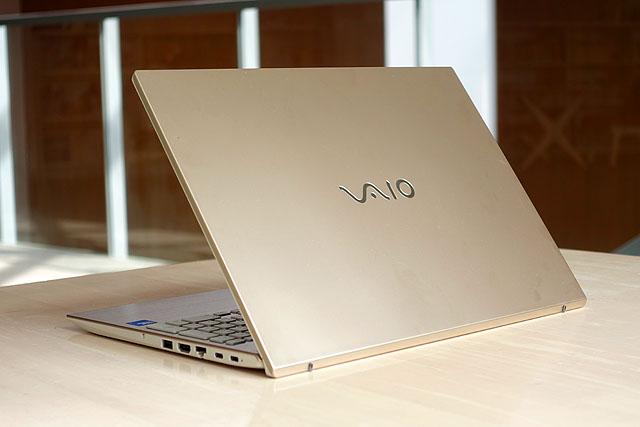 VAIO-F16_21