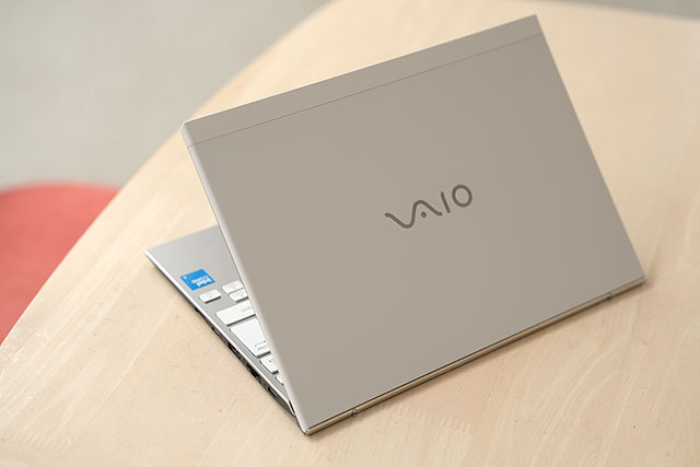 【レビュー】最軽量899gの圧倒的モビリティ『VAIO SX12』新型モデル 実機レポート