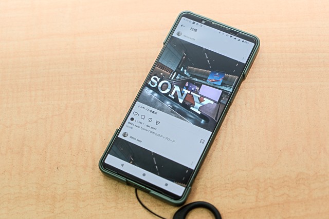 Xperia 1 VIIでInstagramへUltra HDR写真投稿をテストしている様子