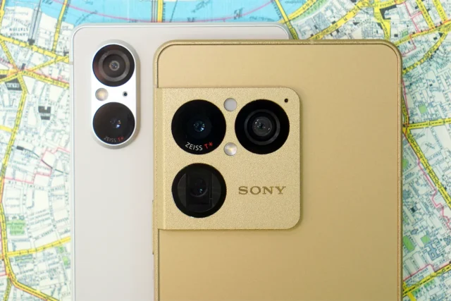 Xperia 5 VとXperia 1 VIIIを並べてカメラ・画面サイズ・買い替えポイントを比較するイメージ