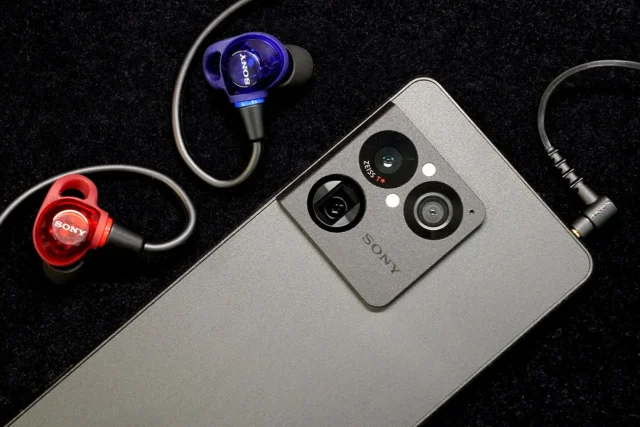 ソニー IER-M500 レッド＆ブルーとXperia 1 VIIIを組み合わせた実機レビュー