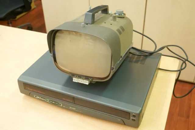 1960年発売のソニー初テレビTV8-301にVHSビデオデッキを接続する実機検証