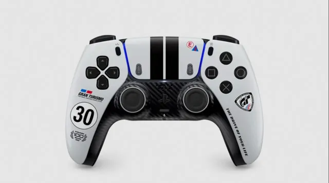 「グランツーリスモ30周年記念 DualSenseワイヤレスコントローラー リミテッドエディション」